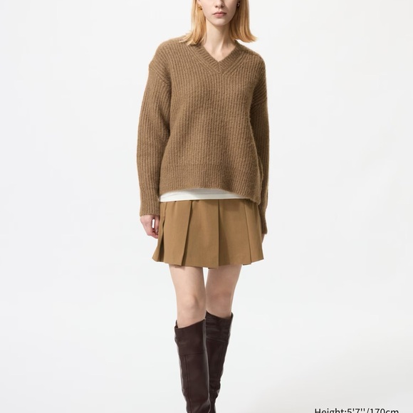 Uniqlo Charcoal V-Neck Sweater for Women - Picture 3 of 5